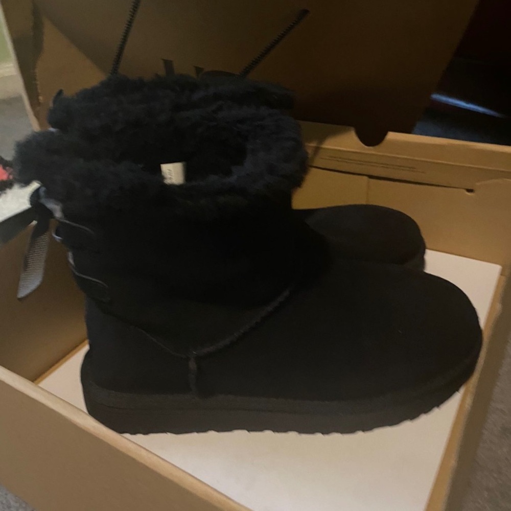 Size 9 UGG boots 180/ willing to talk down price